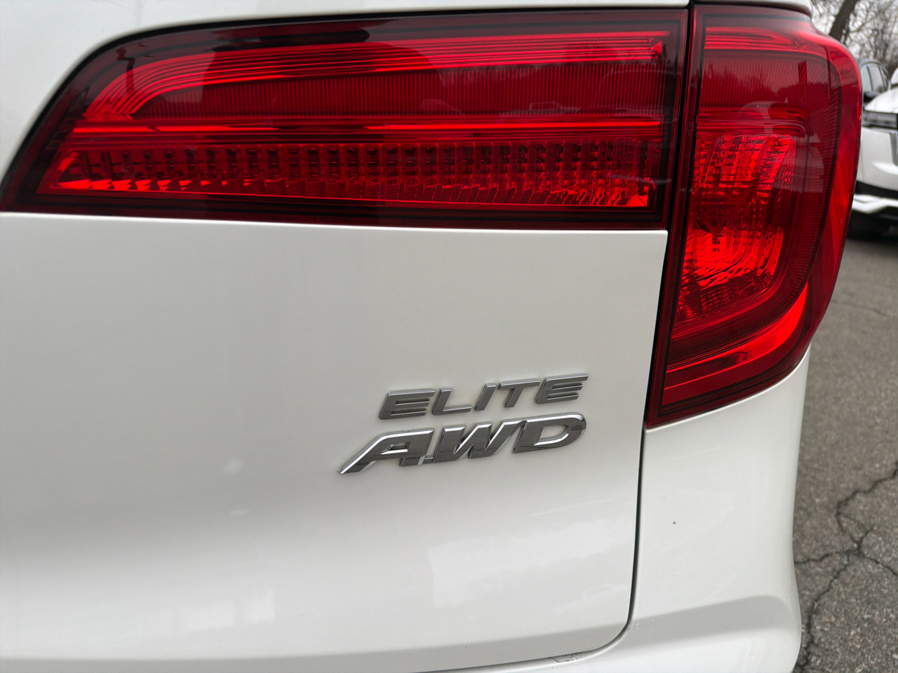 Honda Pilot AWD 4dr Elite w/RES & Navi 2016