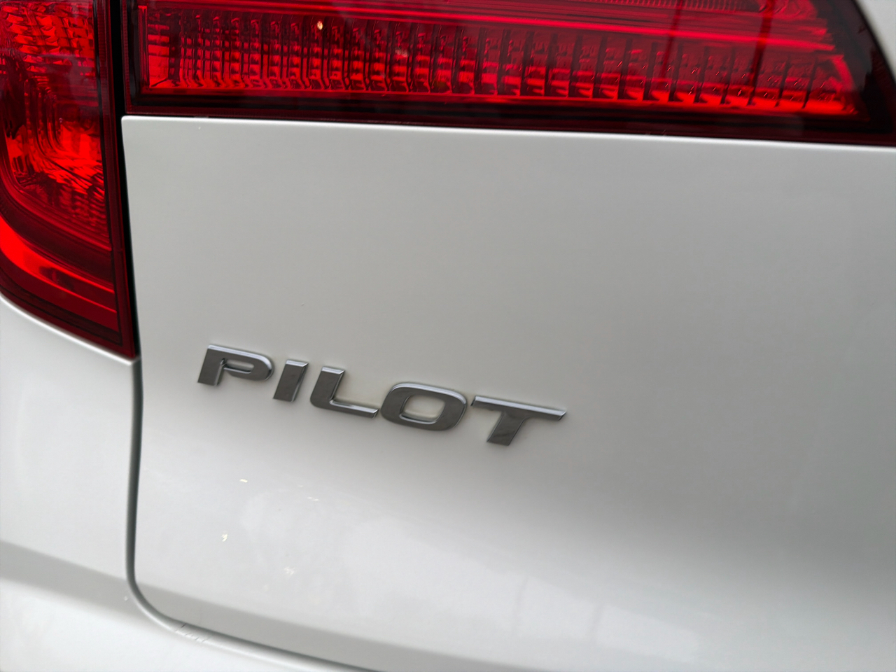 Honda Pilot AWD 4dr Elite w/RES & Navi 2016