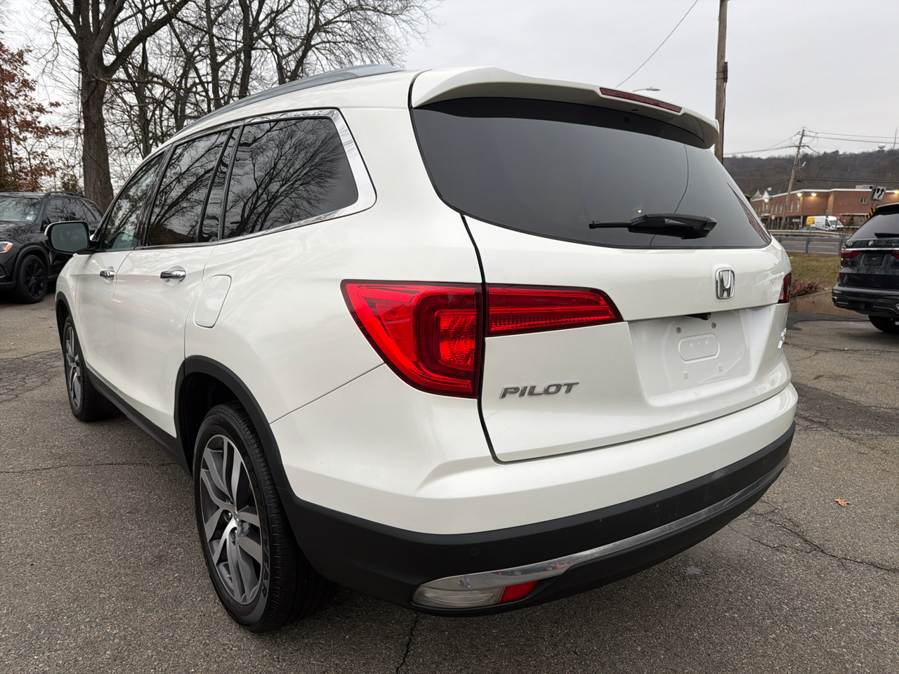 Honda Pilot AWD 4dr Elite w/RES & Navi 2016