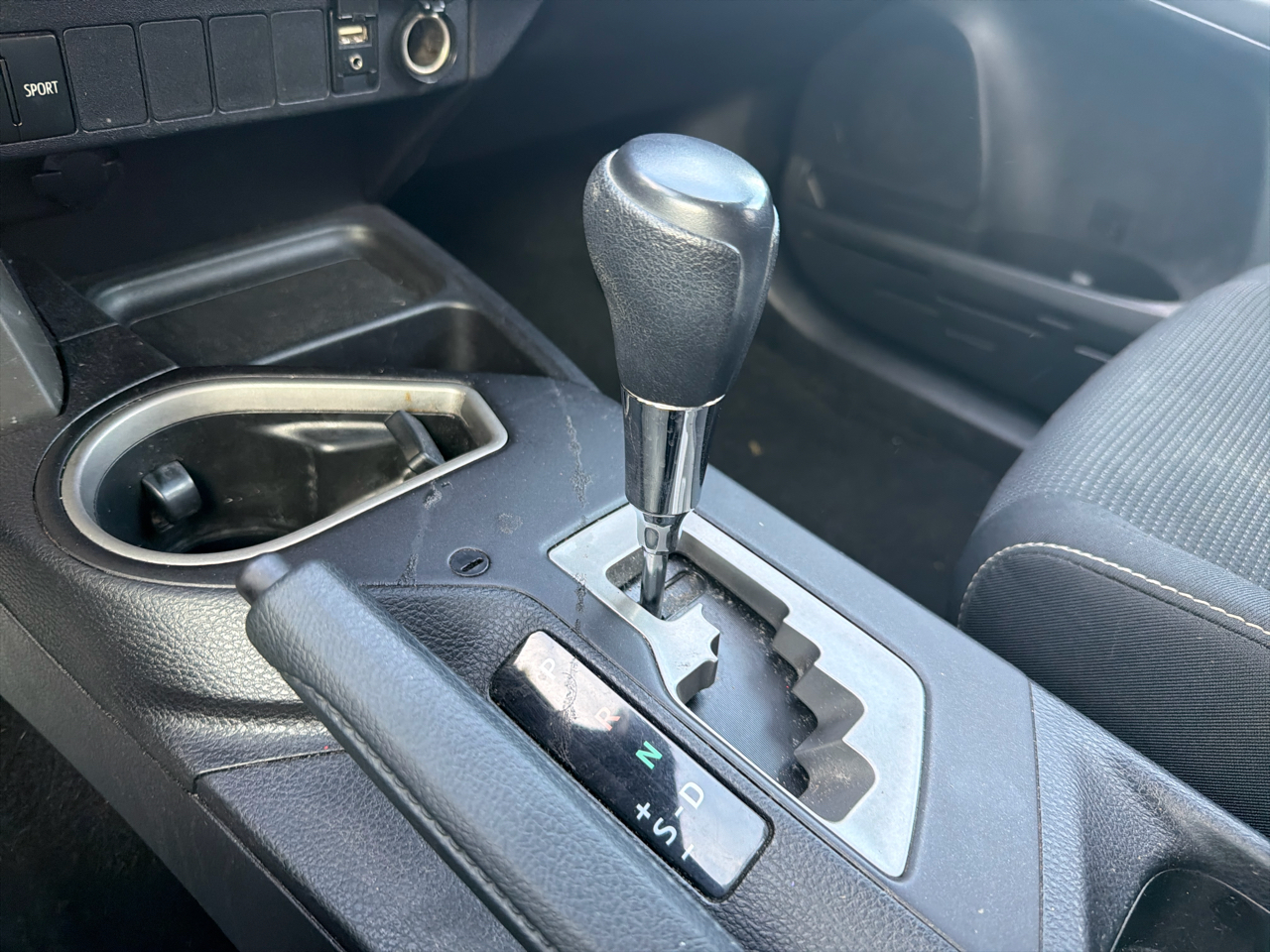 Toyota RAV4 Adventure FWD (Natl) 2018