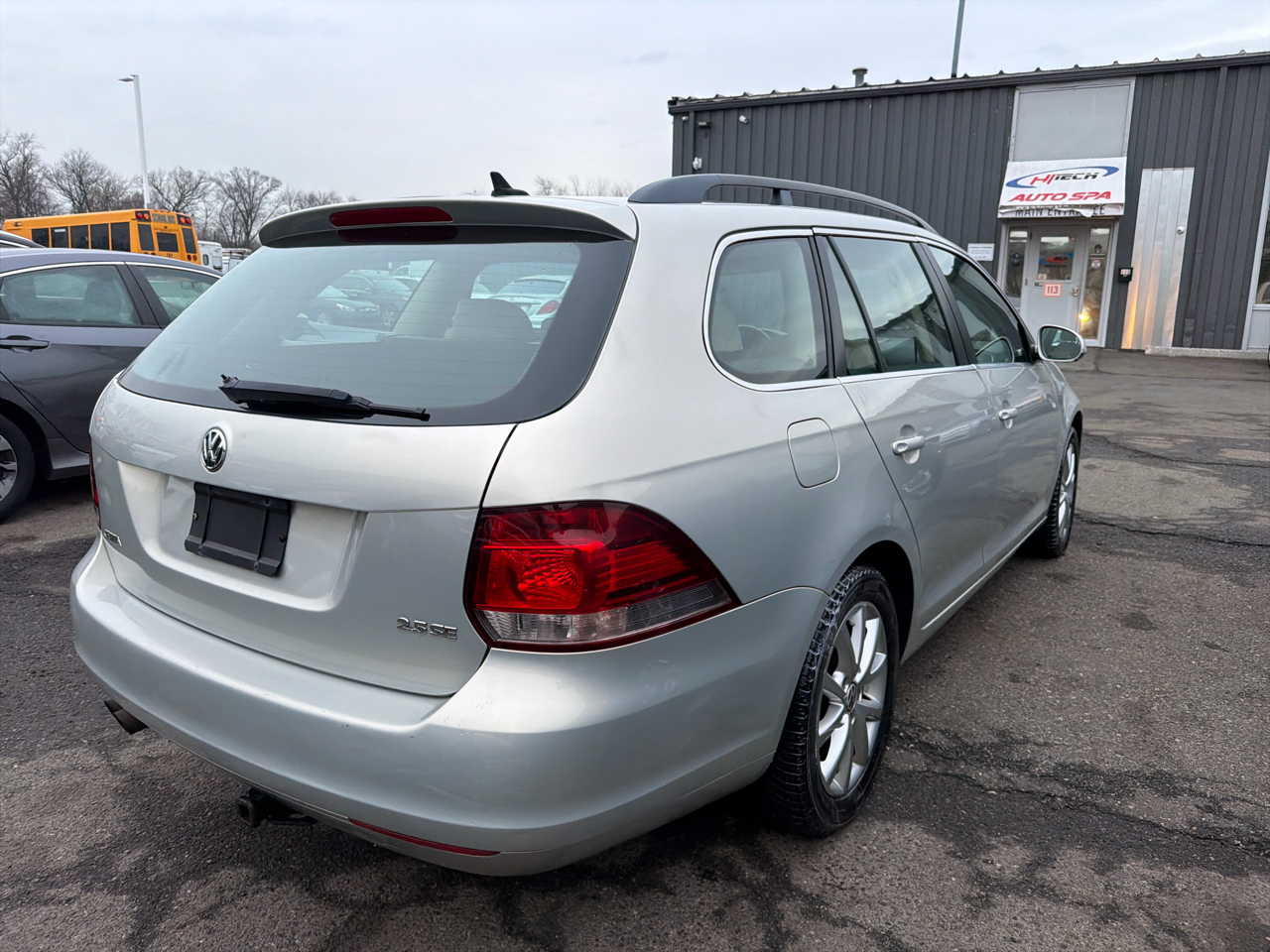 Volkswagen Jetta SportWagen 4dr Auto SE PZEV 2011