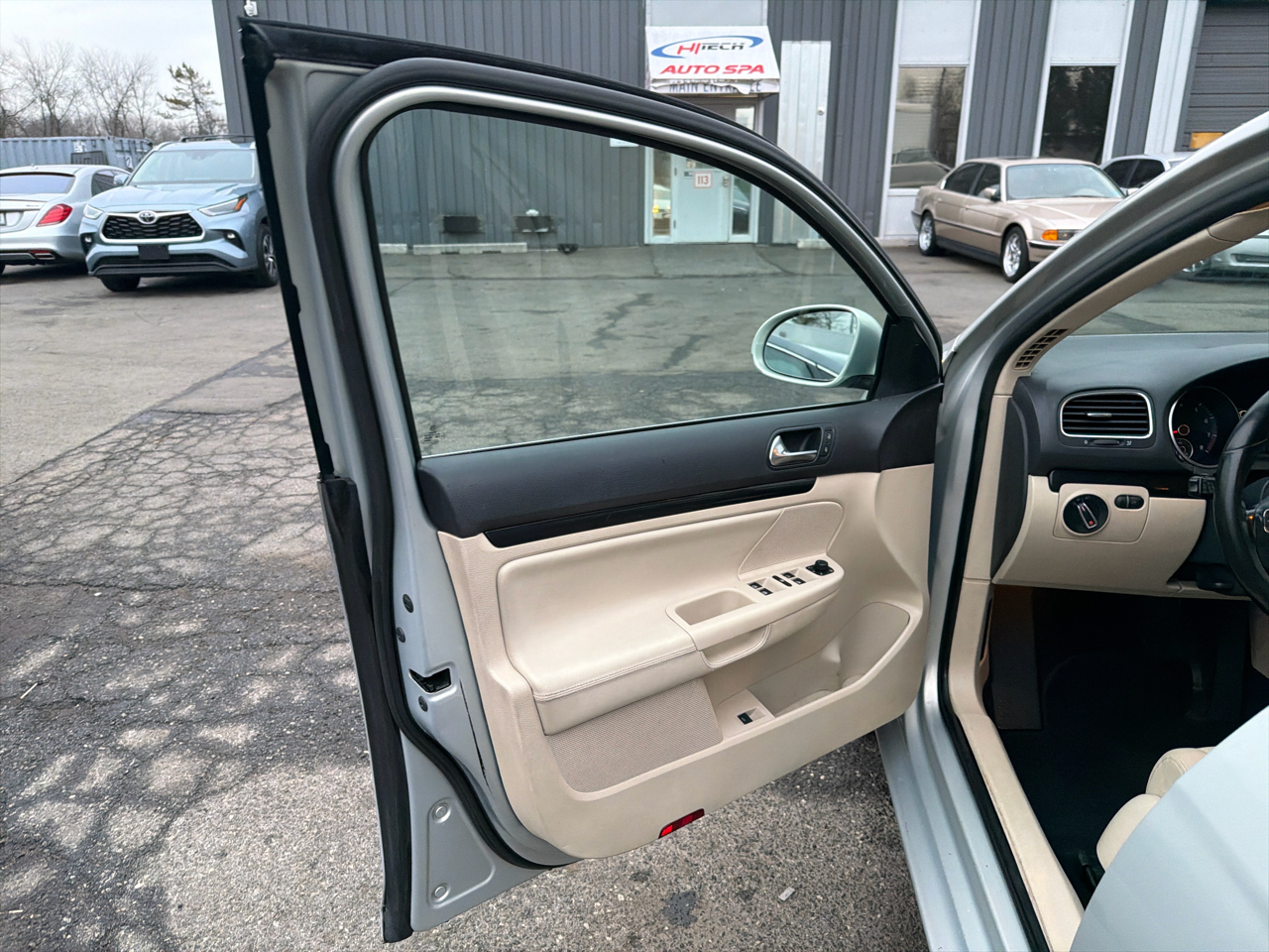 Volkswagen Jetta SportWagen 4dr Auto SE PZEV 2011