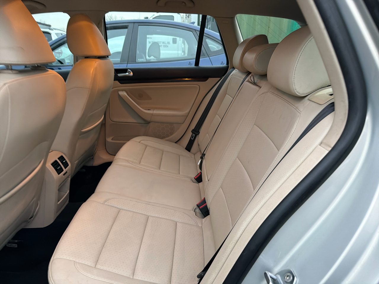 Volkswagen Jetta SportWagen 4dr Auto SE PZEV 2011