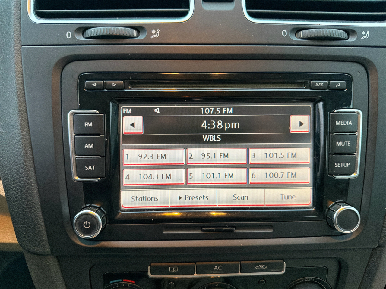 Volkswagen Jetta SportWagen 4dr Auto SE PZEV 2011