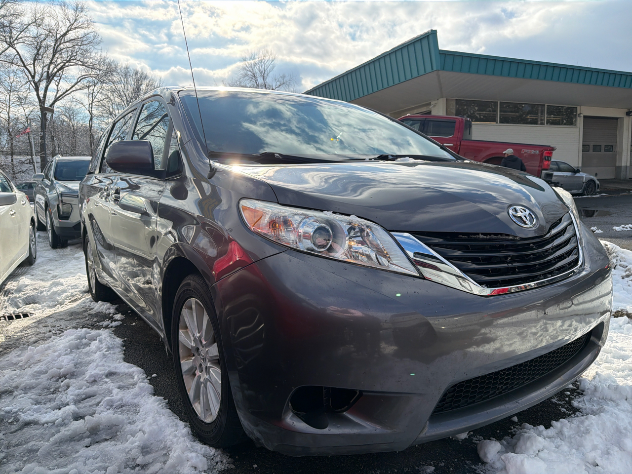 Toyota Sienna 5dr 7-Pass Van V6 LE AWD (Natl) 2014