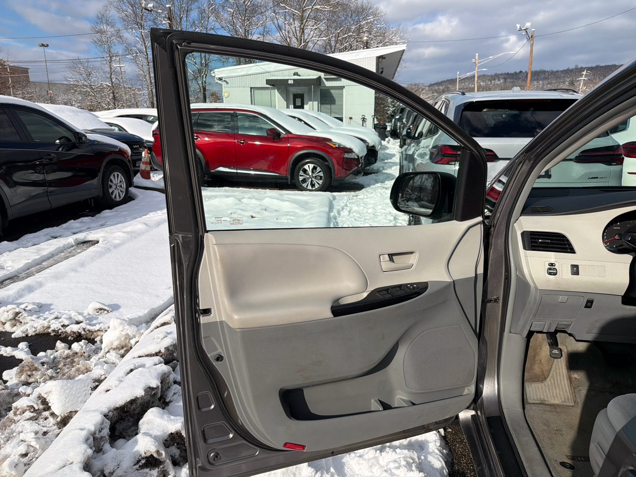 Toyota Sienna 5dr 7-Pass Van V6 LE AWD (Natl) 2014