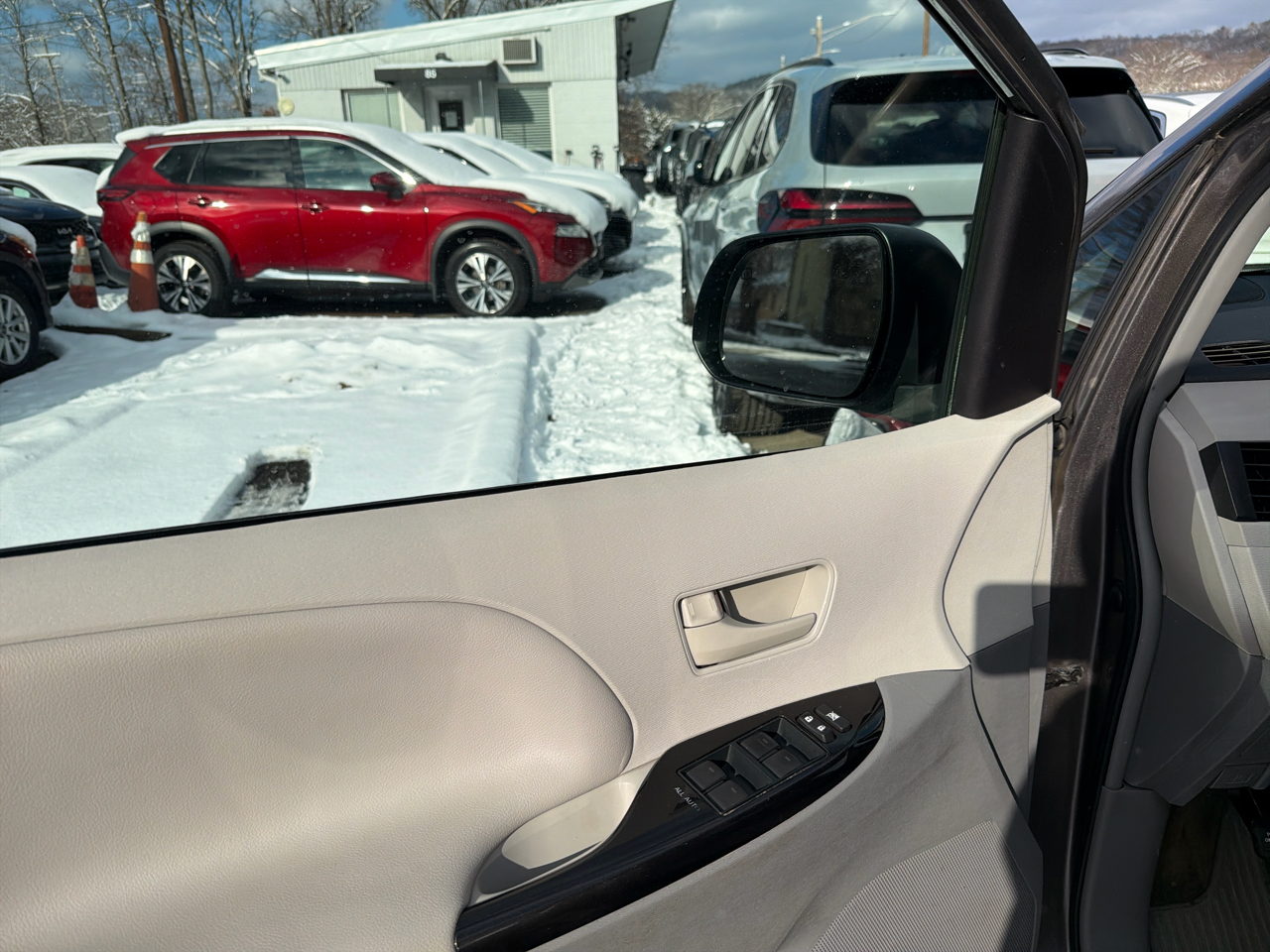 Toyota Sienna 5dr 7-Pass Van V6 LE AWD (Natl) 2014