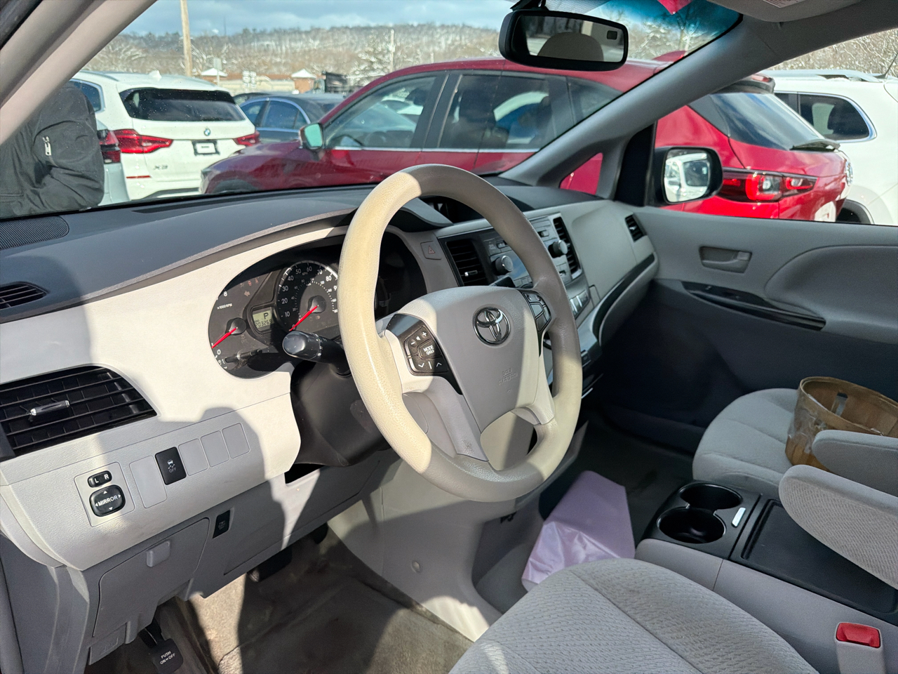 Toyota Sienna 5dr 7-Pass Van V6 LE AWD (Natl) 2014