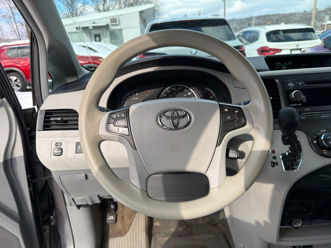 Toyota Sienna 5dr 7-Pass Van V6 LE AWD (Natl) 2014