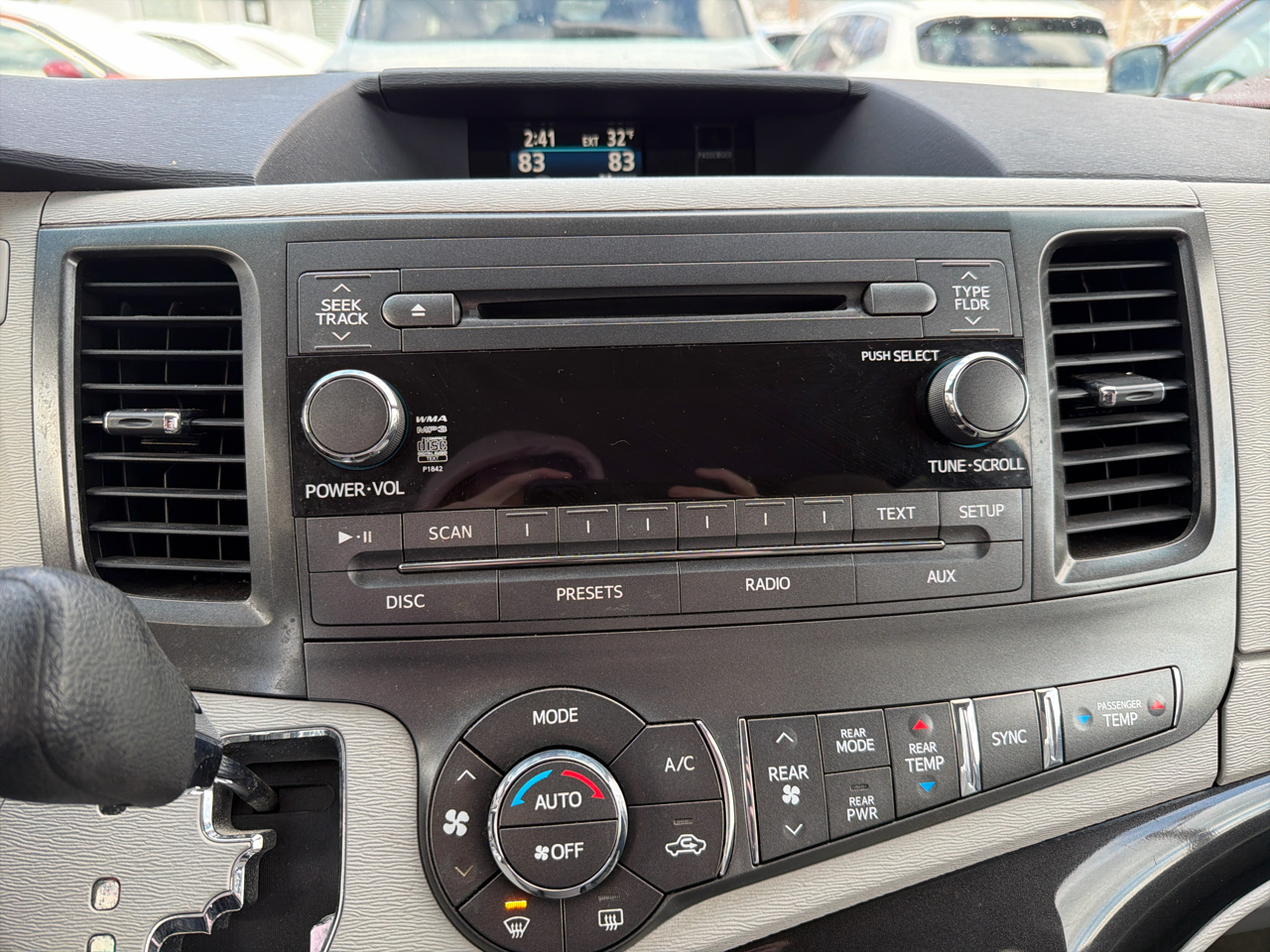 Toyota Sienna 5dr 7-Pass Van V6 LE AWD (Natl) 2014