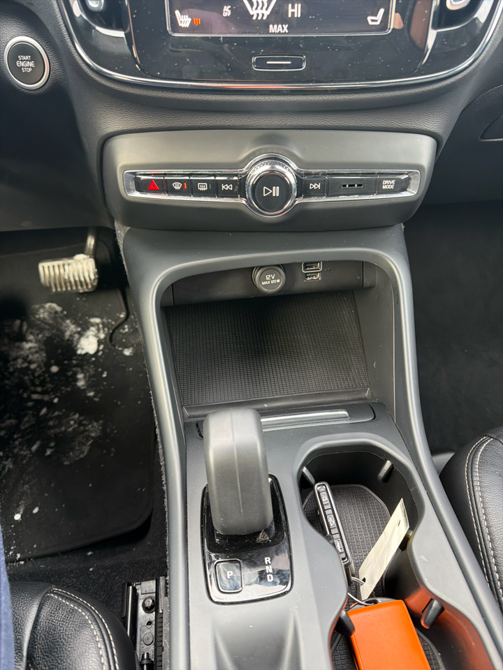 Volvo XC40 T5 AWD Momentum 2022