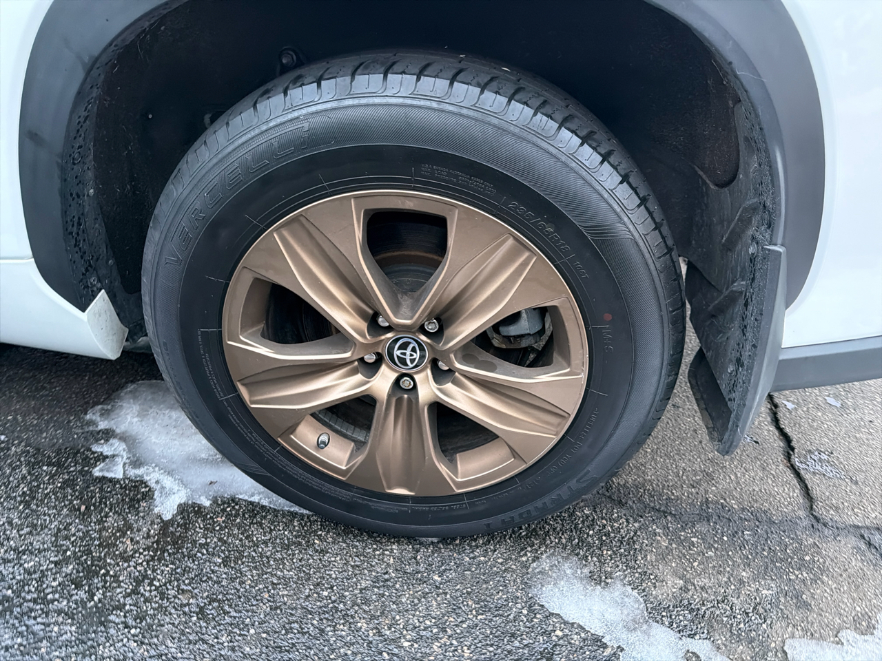 Toyota Highlander Hybrid Bronze Edition AWD (Natl) 2023