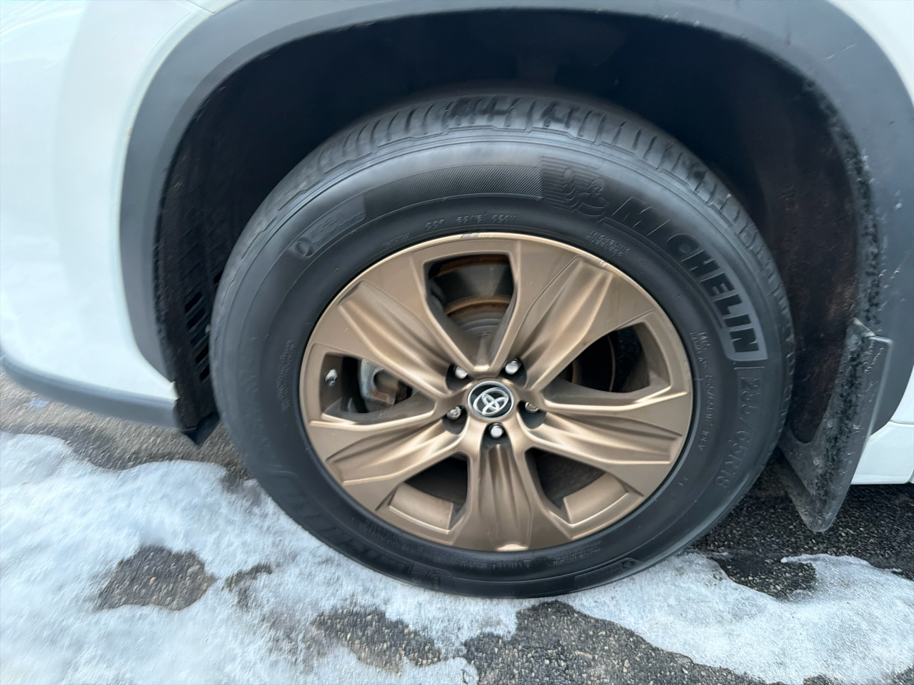 Toyota Highlander Hybrid Bronze Edition AWD (Natl) 2023