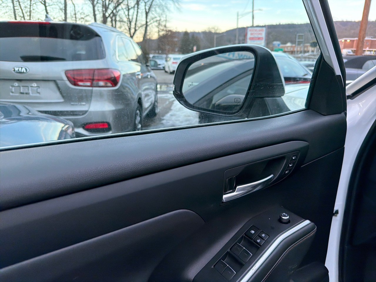 Toyota Highlander Hybrid Bronze Edition AWD (Natl) 2023