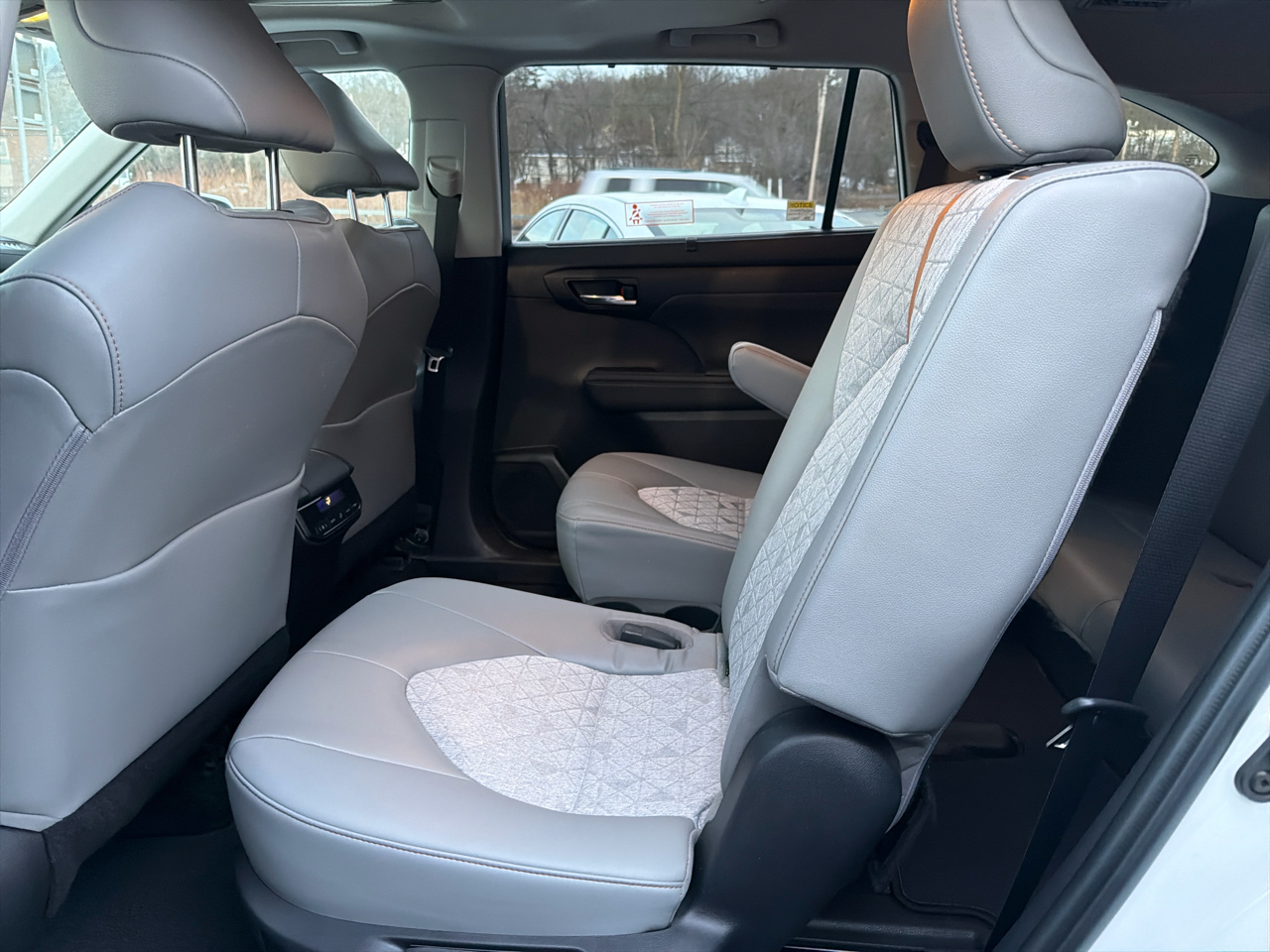 Toyota Highlander Hybrid Bronze Edition AWD (Natl) 2023