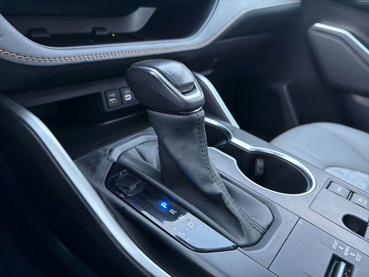 Toyota Highlander Hybrid Bronze Edition AWD (Natl) 2023