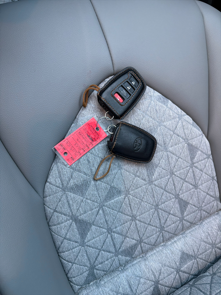 Toyota Highlander Hybrid Bronze Edition AWD (Natl) 2023