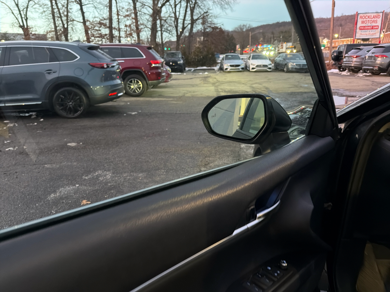 Toyota Camry XLE Auto AWD (Natl) 2021