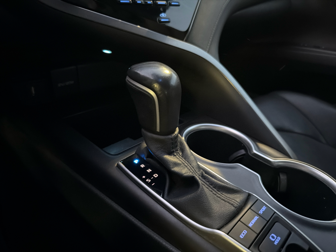 Toyota Camry XLE Auto AWD (Natl) 2021