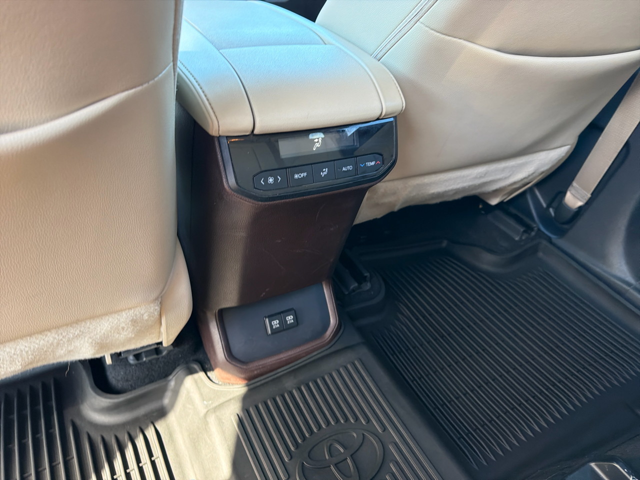 Toyota Highlander XLE AWD (Natl) 2021