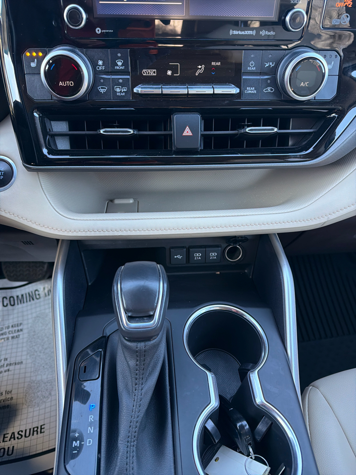 Toyota Highlander XLE AWD (Natl) 2021