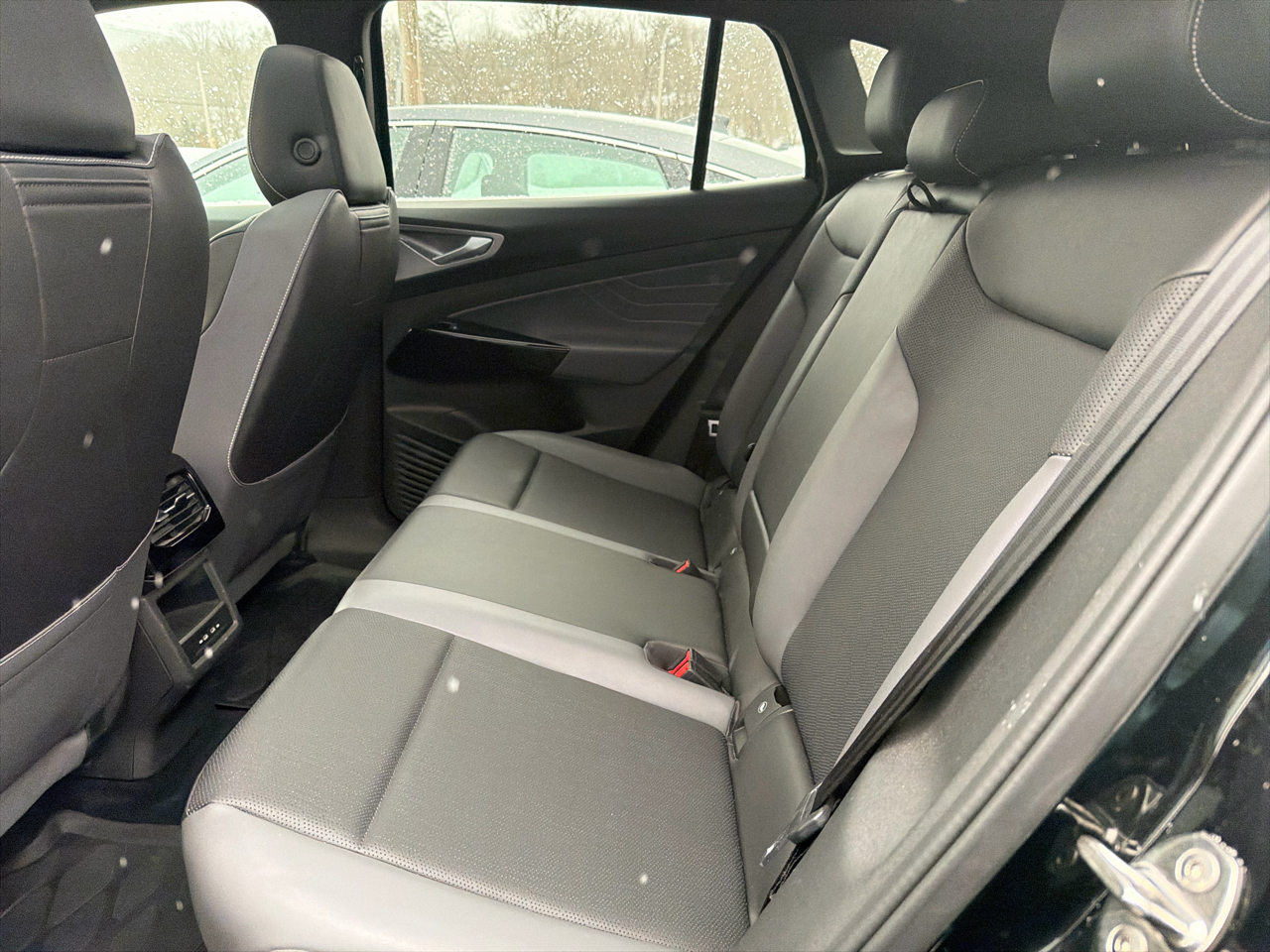 Volkswagen ID.4 Pro S AWD w/SK On Battery 2023