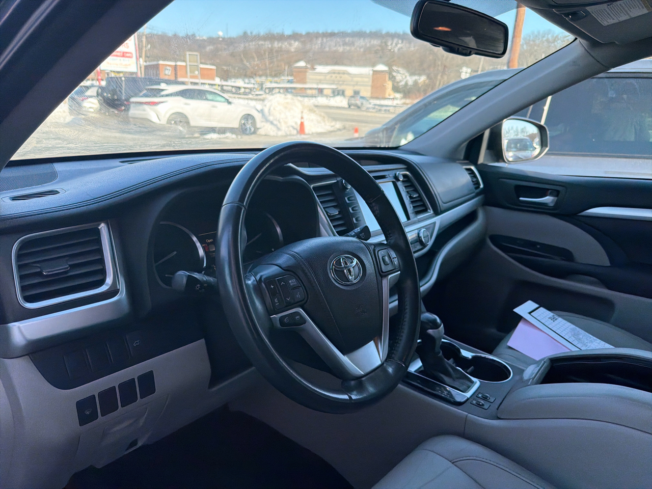 Toyota Highlander AWD 4dr V6 XLE (Natl) 2014