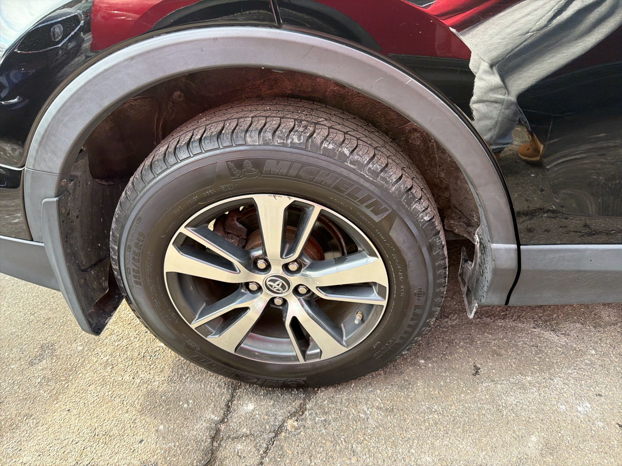 Toyota RAV4 XLE AWD (Natl) 2017