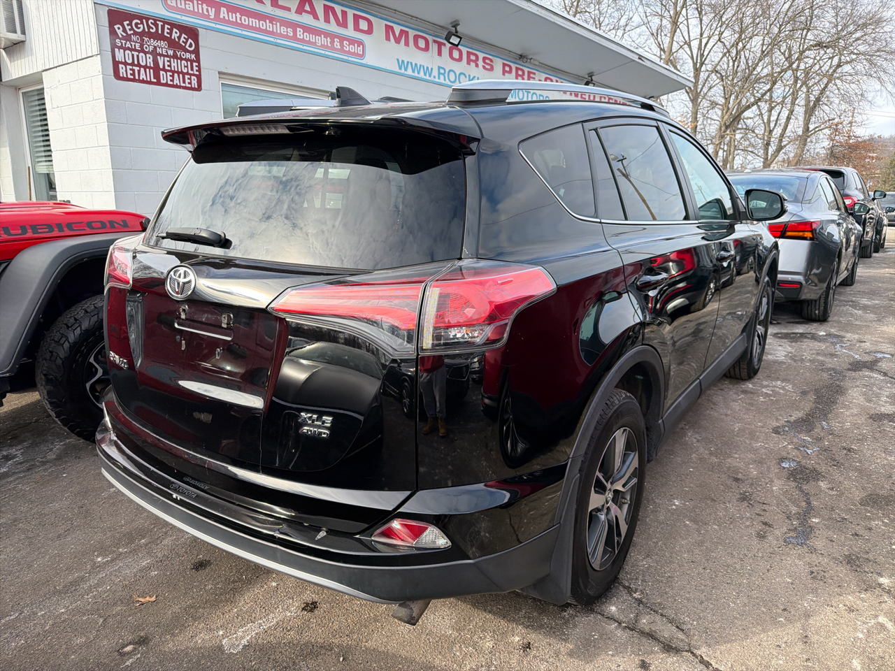 Toyota RAV4 XLE AWD (Natl) 2017