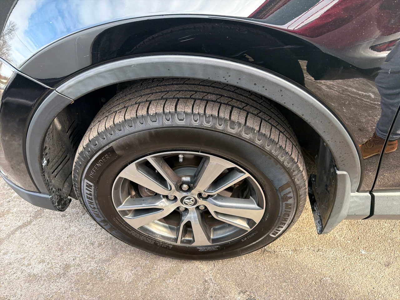 Toyota RAV4 XLE AWD (Natl) 2017