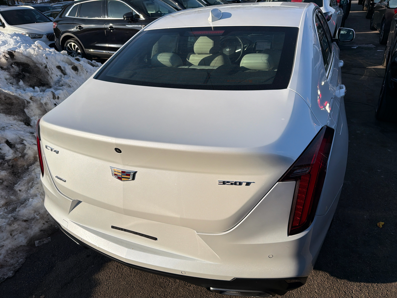 Cadillac CT4 4dr Sdn Luxury 2023