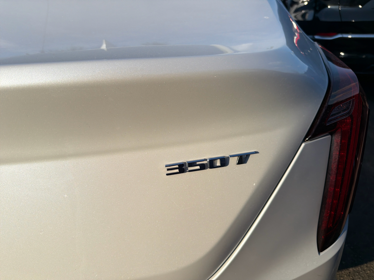 Cadillac CT4 4dr Sdn Luxury 2023