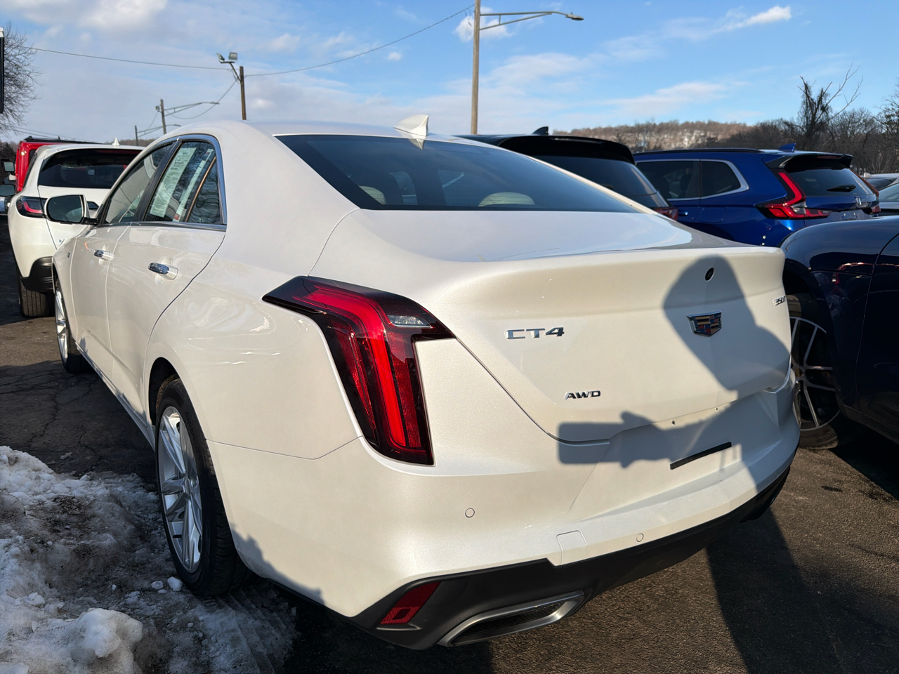 Cadillac CT4 4dr Sdn Luxury 2023