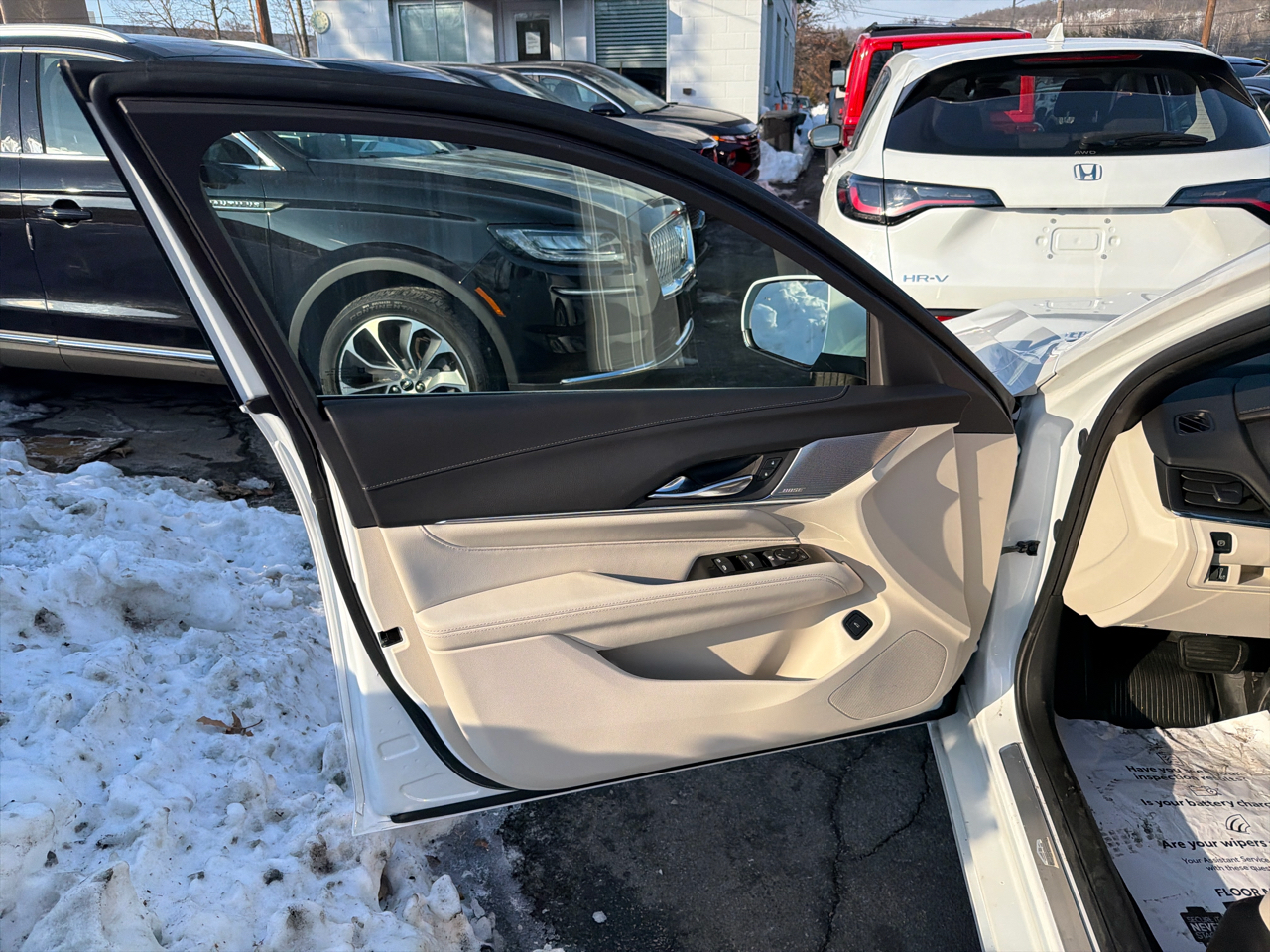 Cadillac CT4 4dr Sdn Luxury 2023