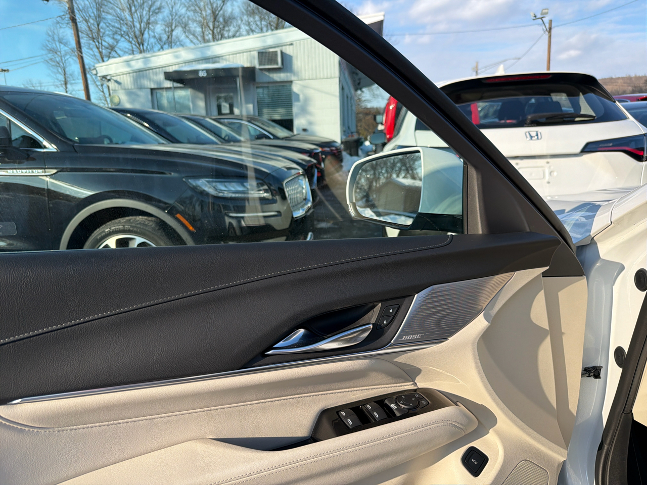 Cadillac CT4 4dr Sdn Luxury 2023