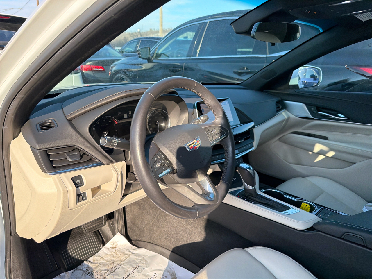 Cadillac CT4 4dr Sdn Luxury 2023