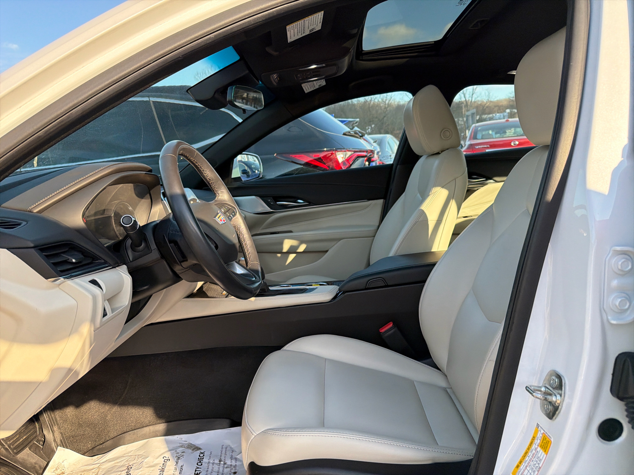 Cadillac CT4 4dr Sdn Luxury 2023