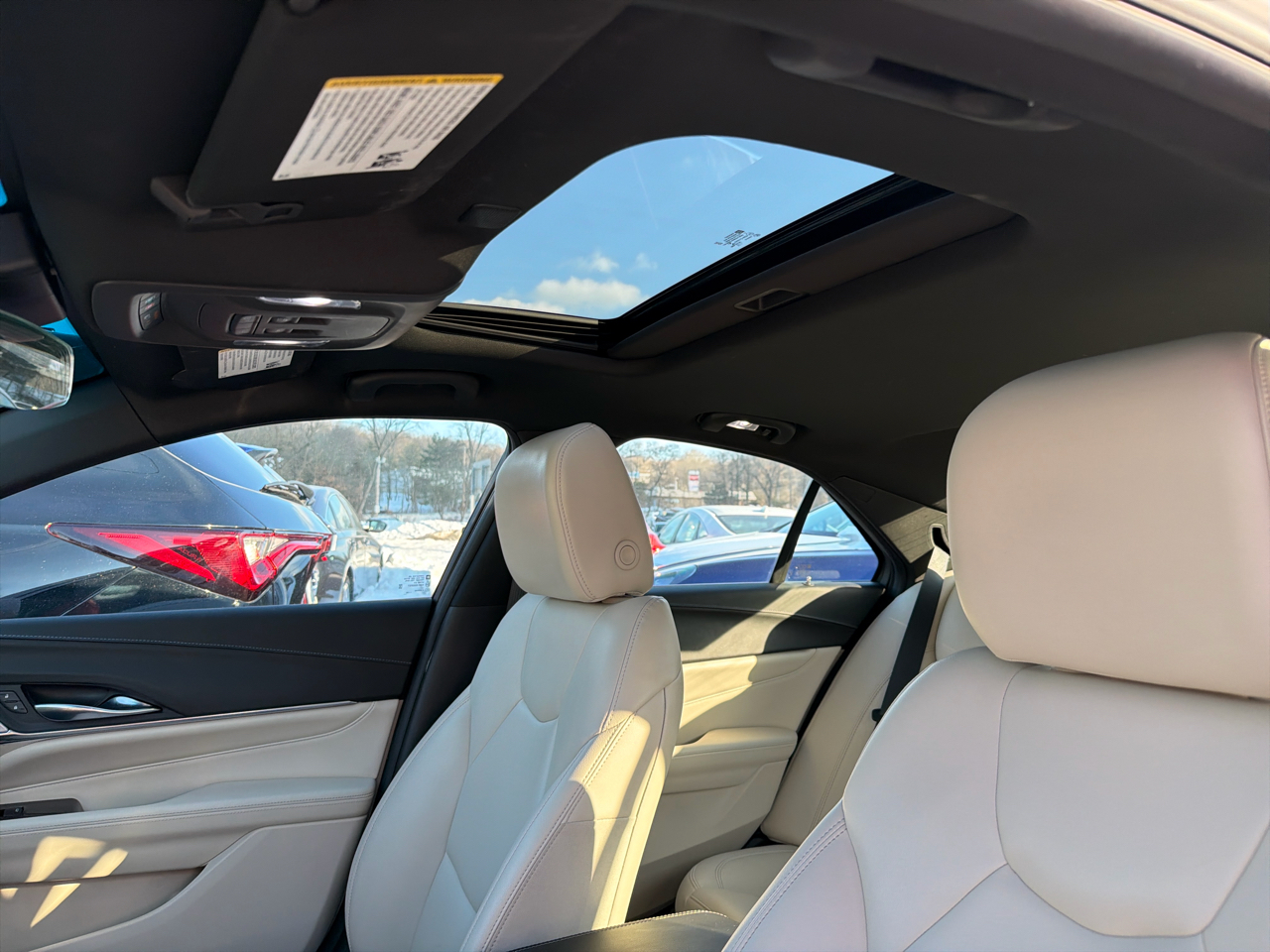 Cadillac CT4 4dr Sdn Luxury 2023