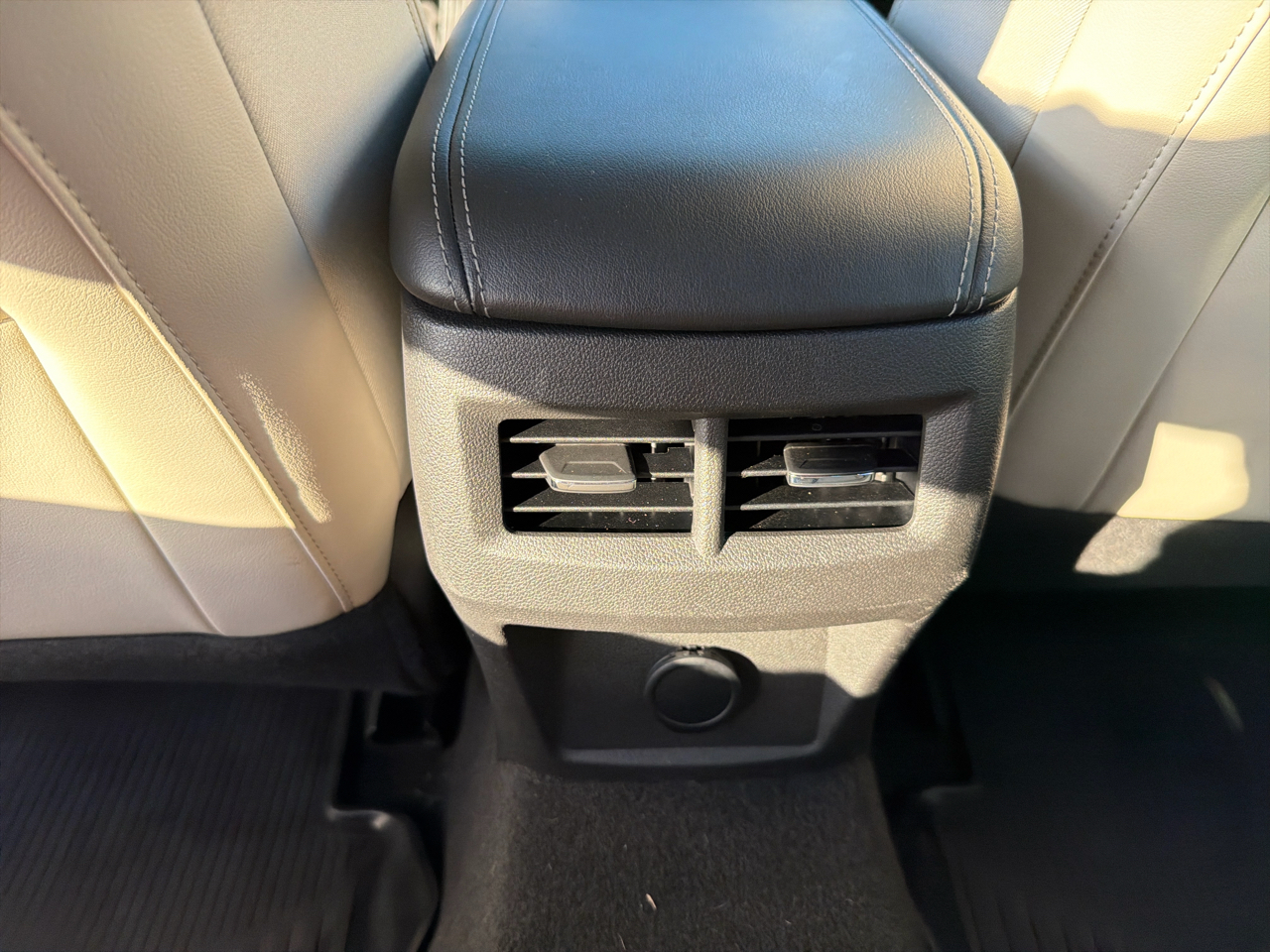 Cadillac CT4 4dr Sdn Luxury 2023