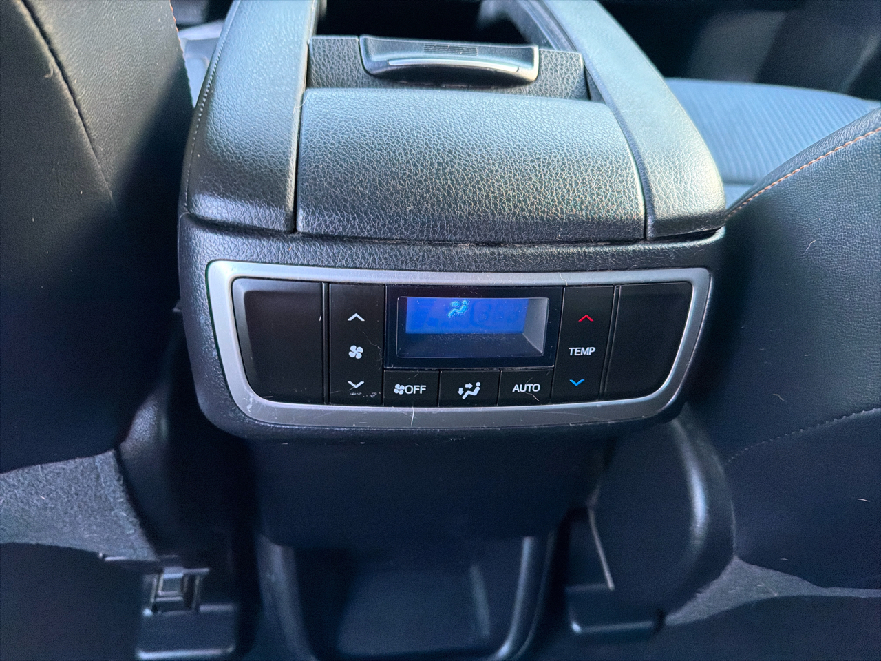 Toyota Highlander AWD 4dr V6 LE (Natl) 2015