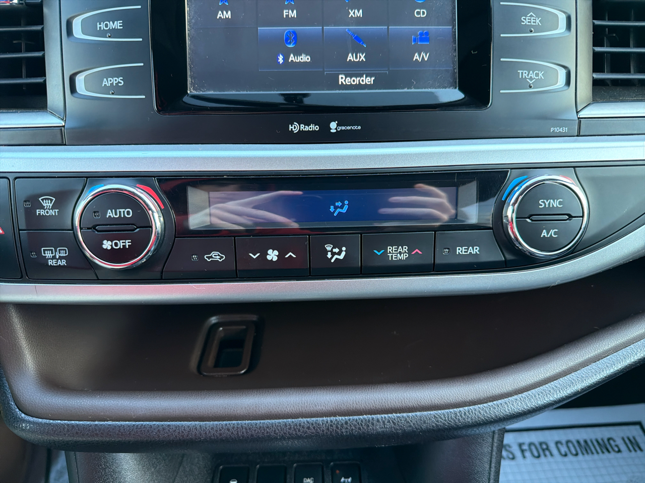 Toyota Highlander AWD 4dr V6 LE (Natl) 2015