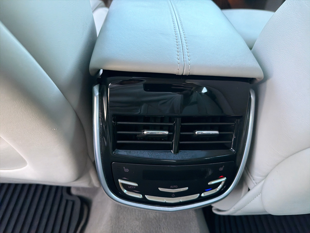 Cadillac XTS 4dr Sdn Platinum AWD 2015