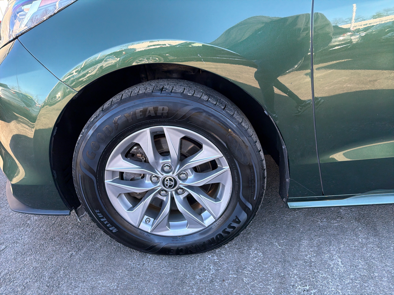 Toyota Sienna LE AWD 8-Passenger (Natl) 2022