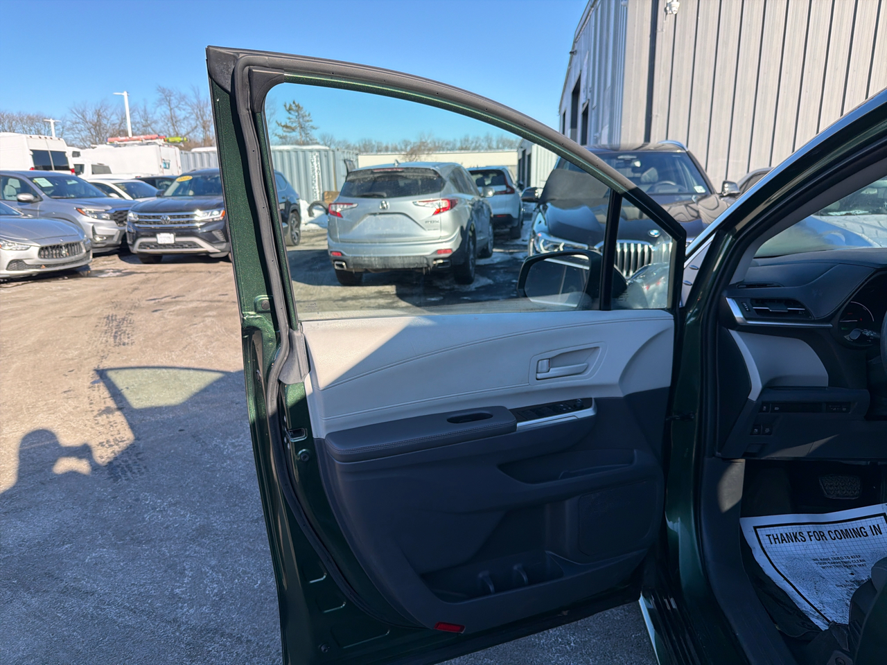 Toyota Sienna LE AWD 8-Passenger (Natl) 2022