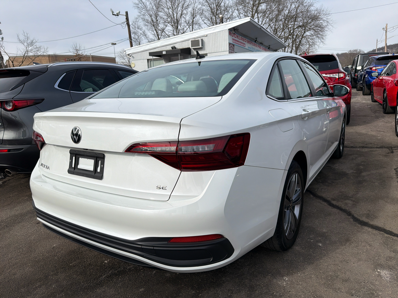 Volkswagen Jetta SE Auto 2022