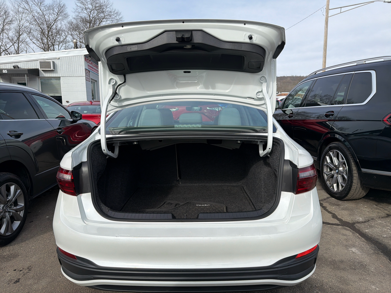 Volkswagen Jetta SE Auto 2022