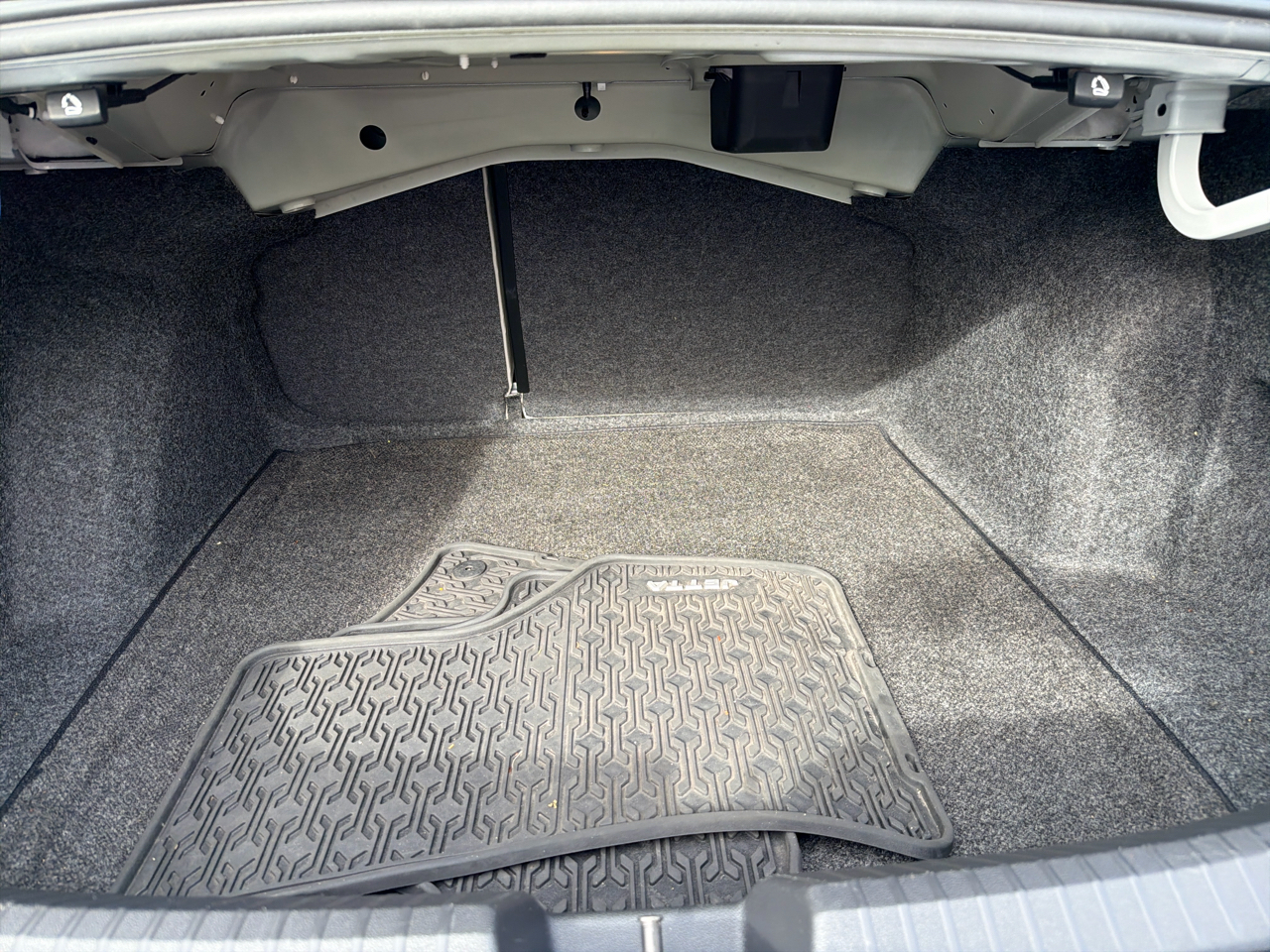 Volkswagen Jetta SE Auto 2022