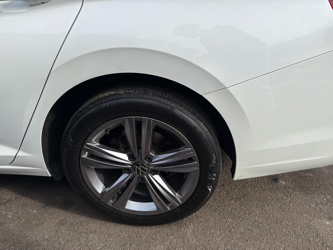 Volkswagen Jetta SE Auto 2022