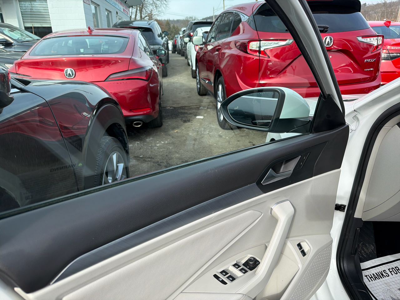 Volkswagen Jetta SE Auto 2022