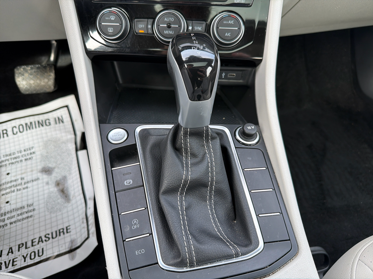 Volkswagen Jetta SE Auto 2022